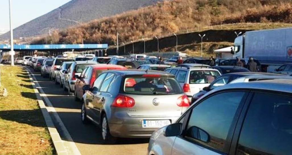 Bien me 52 mije hyrjet e shqiptareve nga Kosova ne janar-prill